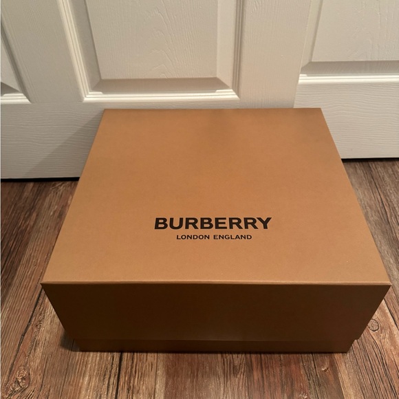 BURBERRY Small Vintage Check Two-handle Title Bag in Archive Beige - NEVER USED - Picture 13 of 13